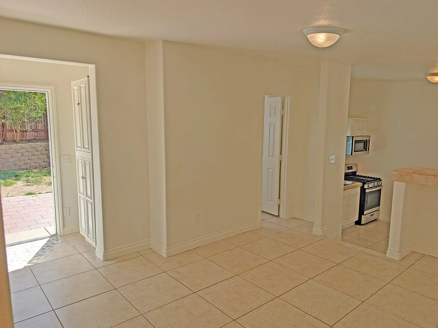 1 bed, 560 sqft, $2,395 — Photo 3