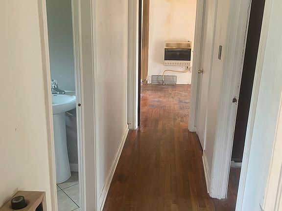 4th image of 127 Hinton Dr