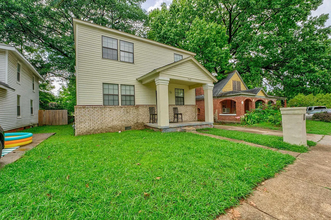 745 Cella St — Photo 4