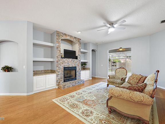 4th image of 1709 DARTMOOR Lane