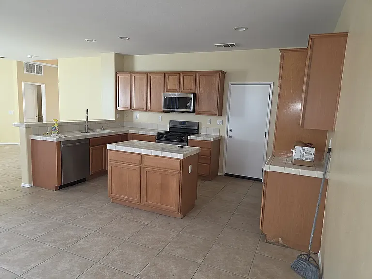 3920 Bluff St — Photo 8