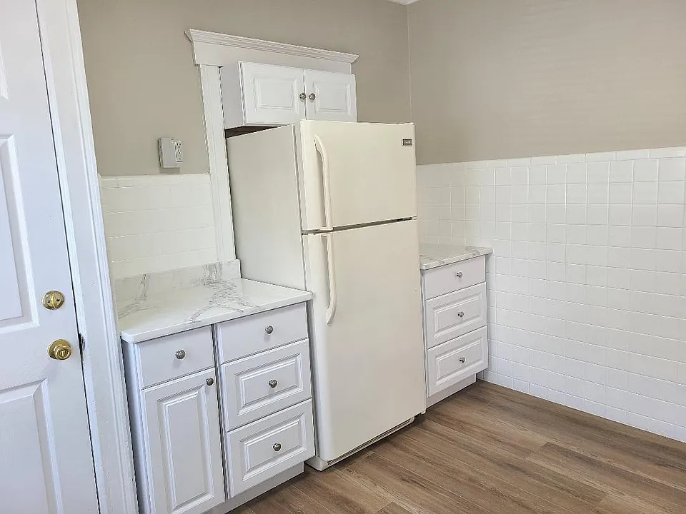 REFRIGERATOR IS INCLUDED!