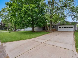 4004 Scenic Dr, Waterloo, IA 50701