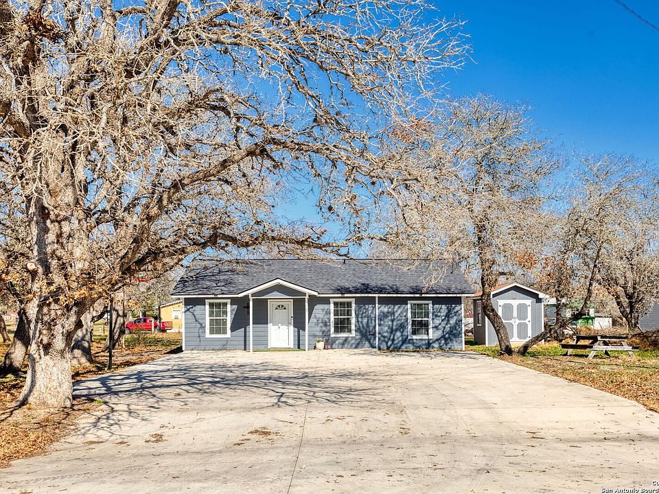 1st image of 305 CREEKVIEW DR