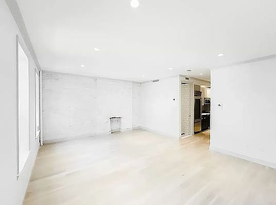 4th image of 132 E 61st St Floor 4