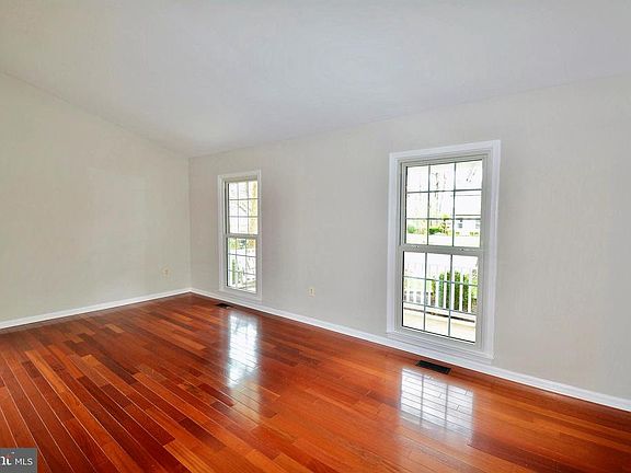 5th image of 15415 Beachview Dr