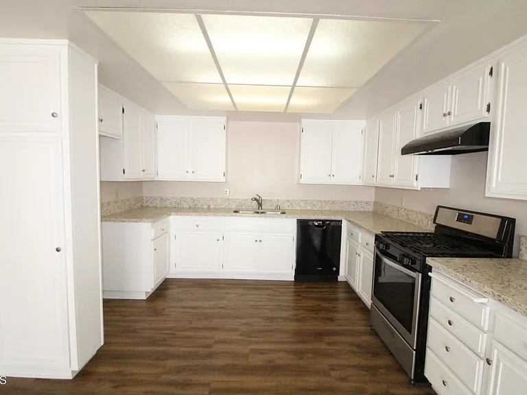 936 Belmont Ave — Photo 36