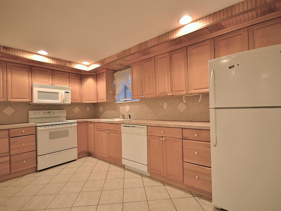 1st image of 220 Quincy Ave