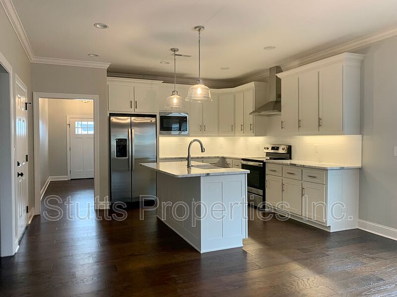 202 Hickory Ave Muscle Shoals, AL, 35661 Apartments for Rent Zillow