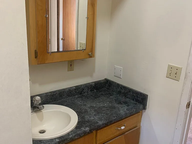 700 E Madison St #1-10 — Photo 9