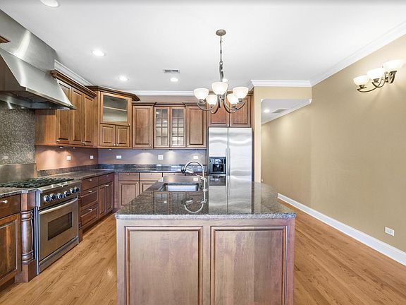 3rd image of 2238 W Belmont Ave Unit 3