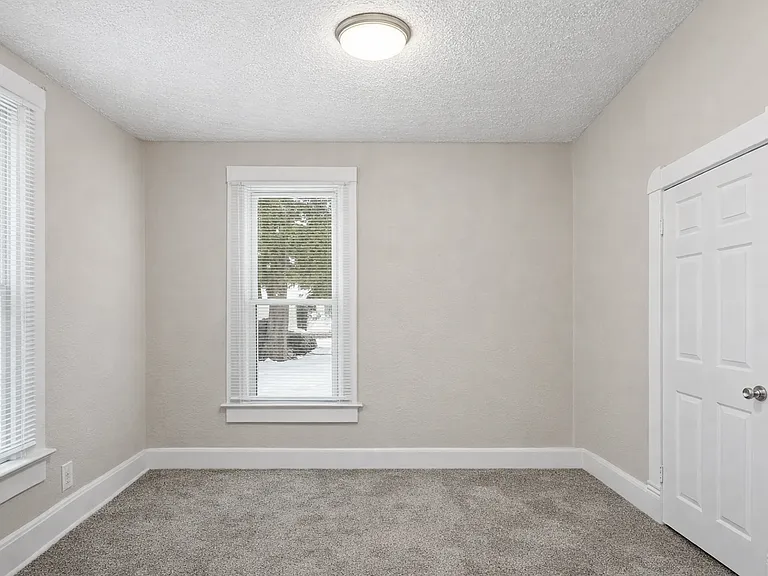 1343 Edgemont Ave — Photo 10