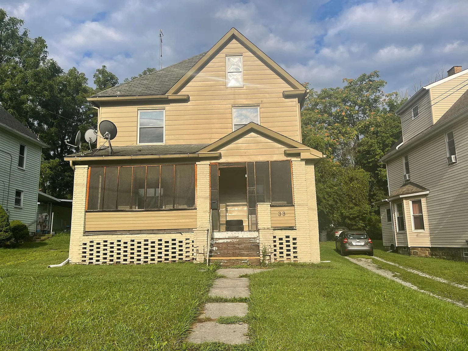 33 Hawthorne St photo 1