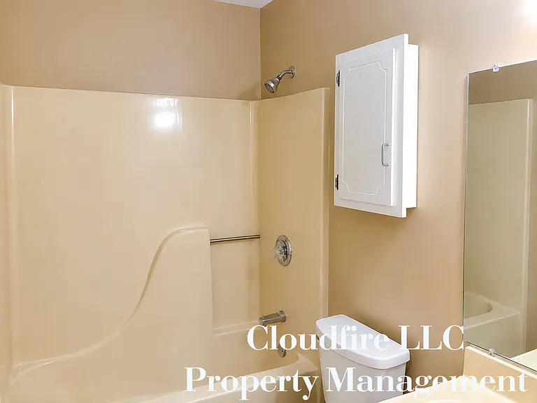 220 James Cir #220 — Photo 6
