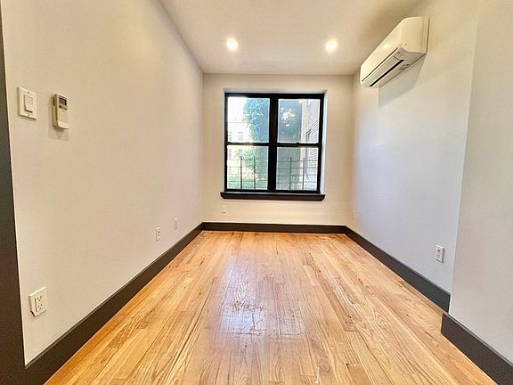 4th image of 201 Rochester Ave #2R
