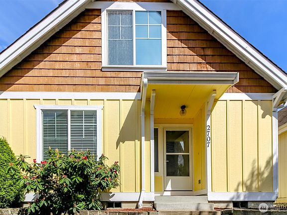 4th image of 2707 9th Street SE