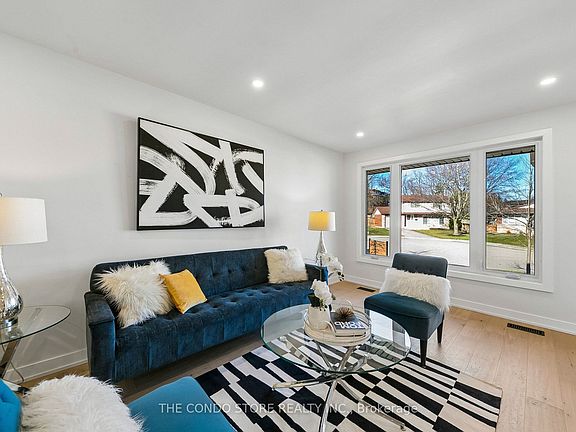 5th image of 15 Colonial Ct
