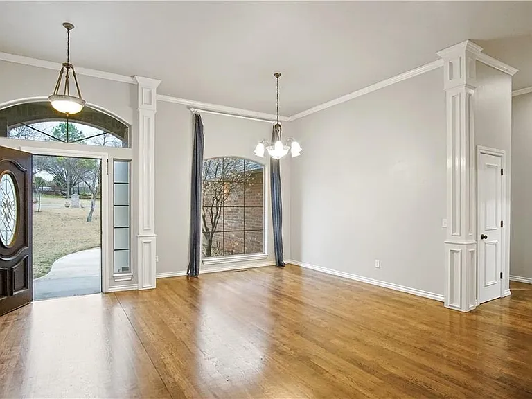 9417 Forest Dale Dr — Photo 4