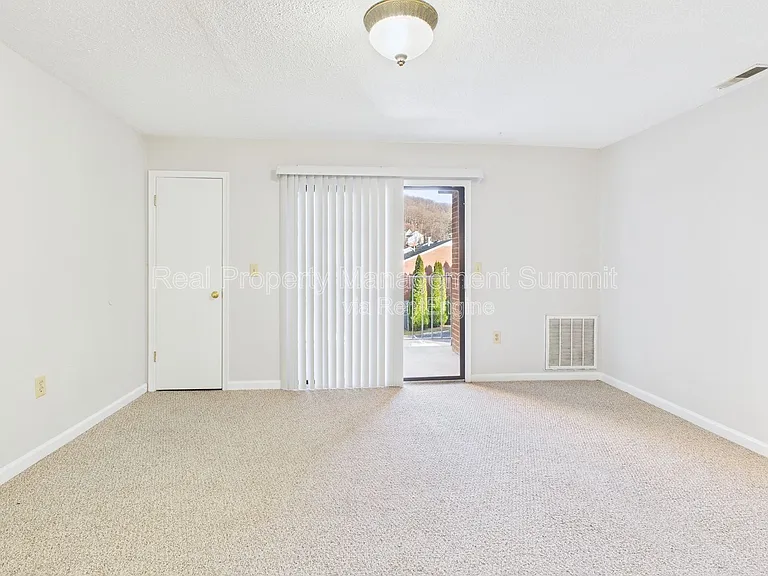 325 Campbell St. — Photo 4
