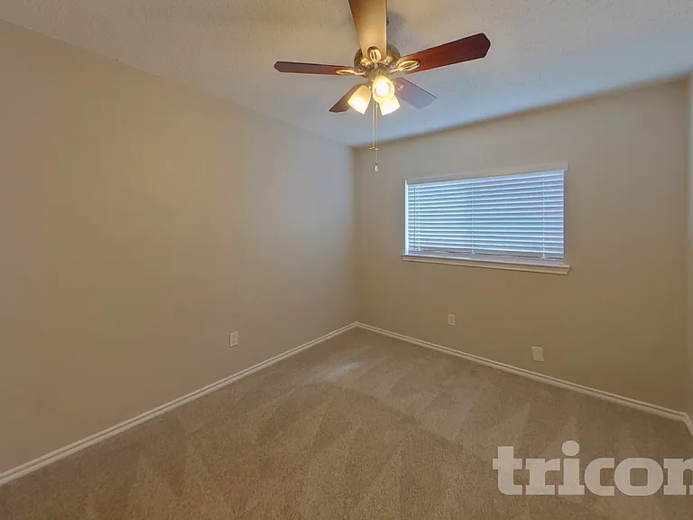 541 Gibson St — Photo 9