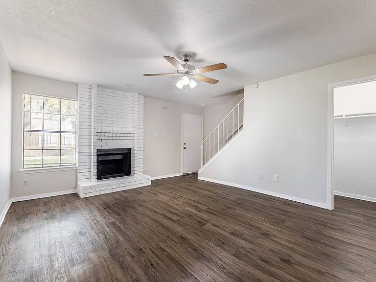 210 W Lake Dr — Photo 7