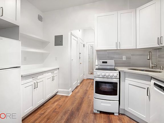 4th image of 215 E 29th St APT 32