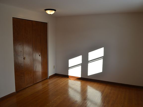 3rd image of 3930 Kaiser Ave NE
