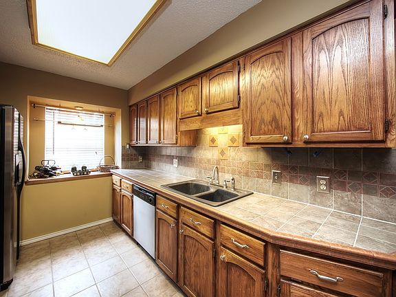 2nd image of 3310 Kennsington Ct