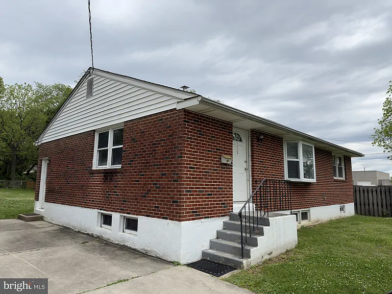 393 Phillips Ave — Photo 15