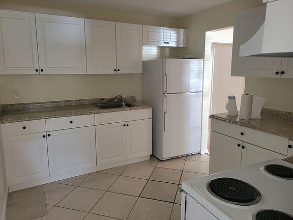 2nd image of 408 E Martin Luther King Jr Blvd