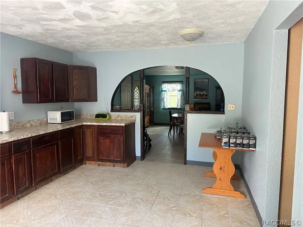 8240 W Edgehill Ct, Crystal River, FL 34428