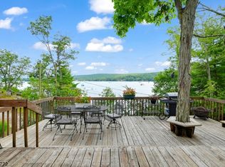 23 S Richfield Rd, Hewitt, NJ 07421