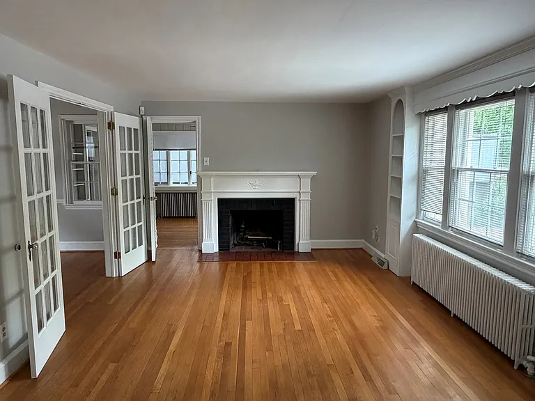 4905 Montgomery Ln — Photo 2