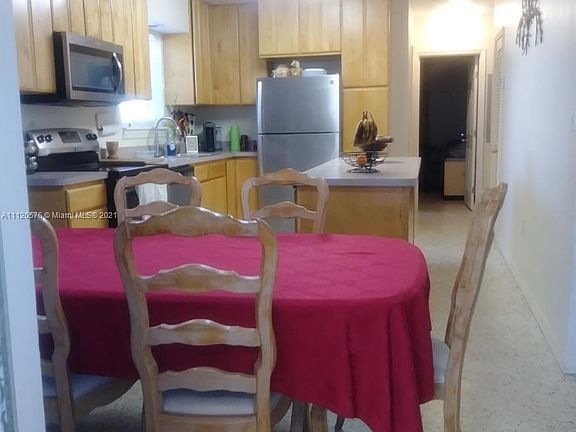 3rd image of 9821 Caribbean Blvd