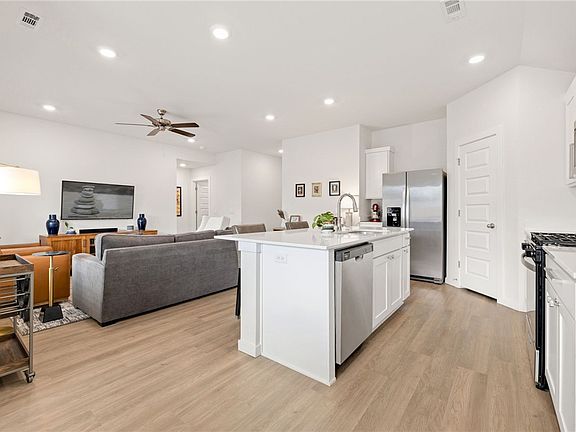 3rd image of 5561 Southwood Ave