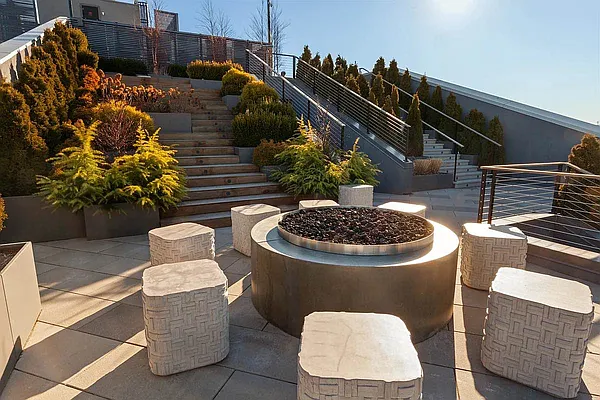 Rented by The KCI Group | media 102