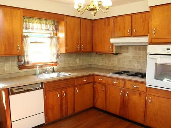 3rd image of 7 Belmont Dr