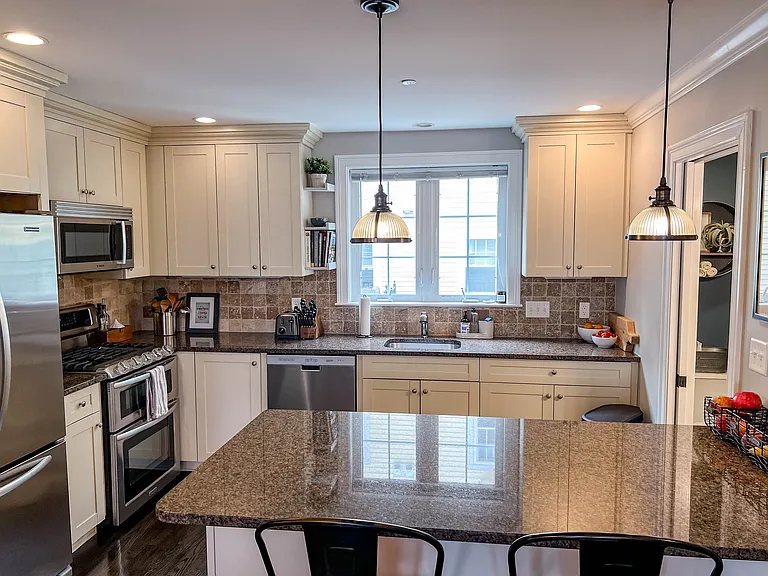 79 Dresser St — Photo 14