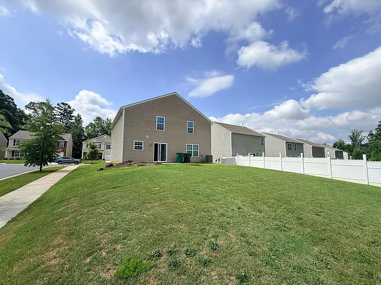508 Elmwood Pond Ct — Photo 32