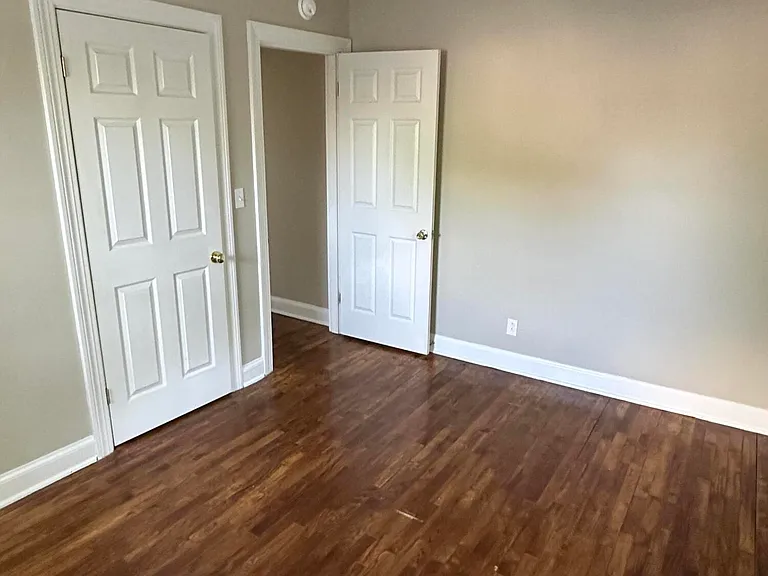135 Willis Ave — Photo 22