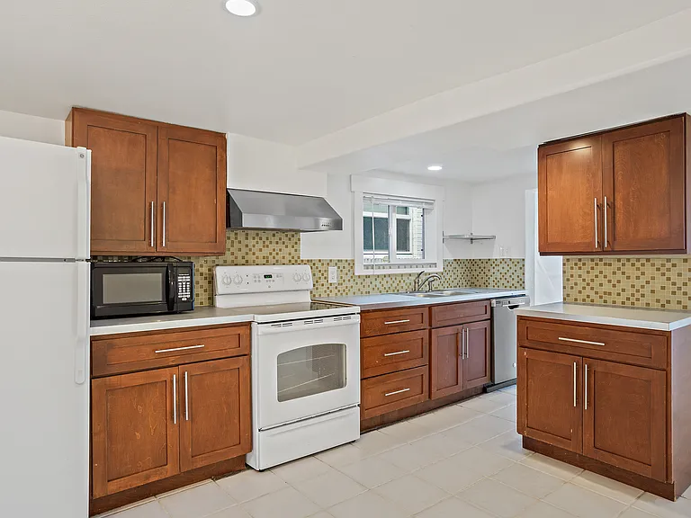 2136 Alki Ave SW #102 — Photo 4
