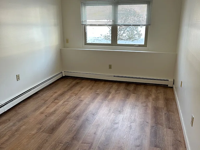 Huntington North — Photo 10
