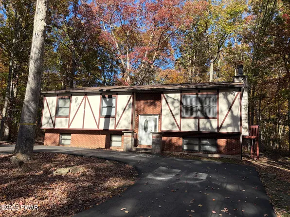 124 Buckboard Ln, Hawley, PA 18428