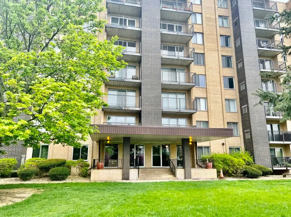 5400 Walnut Ave Unit 602, Downers Grove, IL 60515