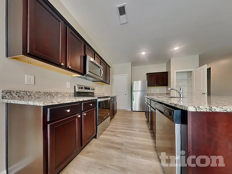 105 Sinclair Way — Photo 8
