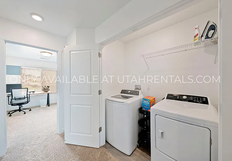 341 N Angus Dr — Photo 19