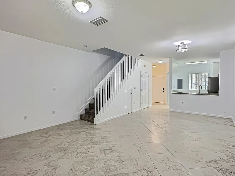8833 S Isles Cir #8833 — Photo 9