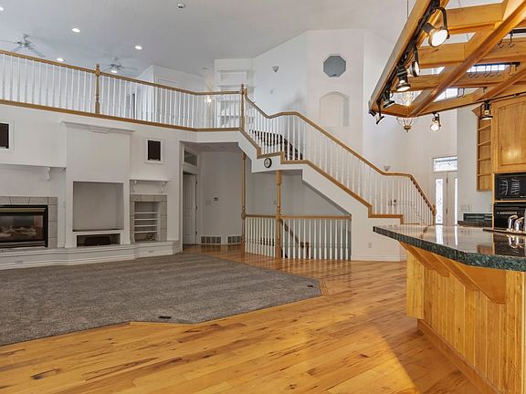 3rd image of 455 N Dalton Ave