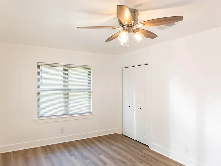 2321 S Laverne Ave — Photo 10