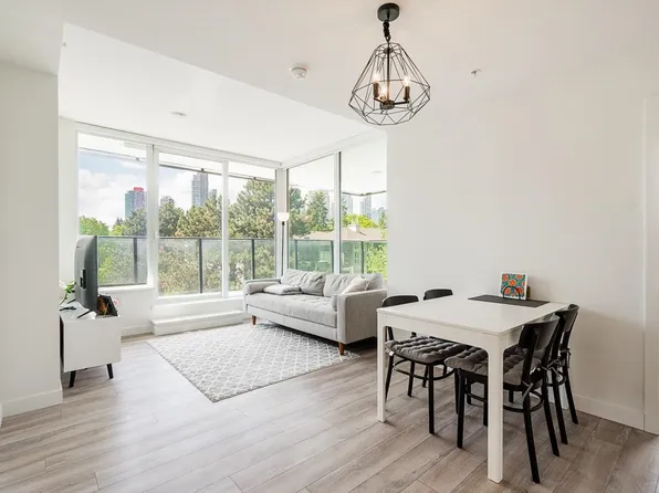 6699 Dunblane Ave #301, Burnaby, BC V5H 3K6